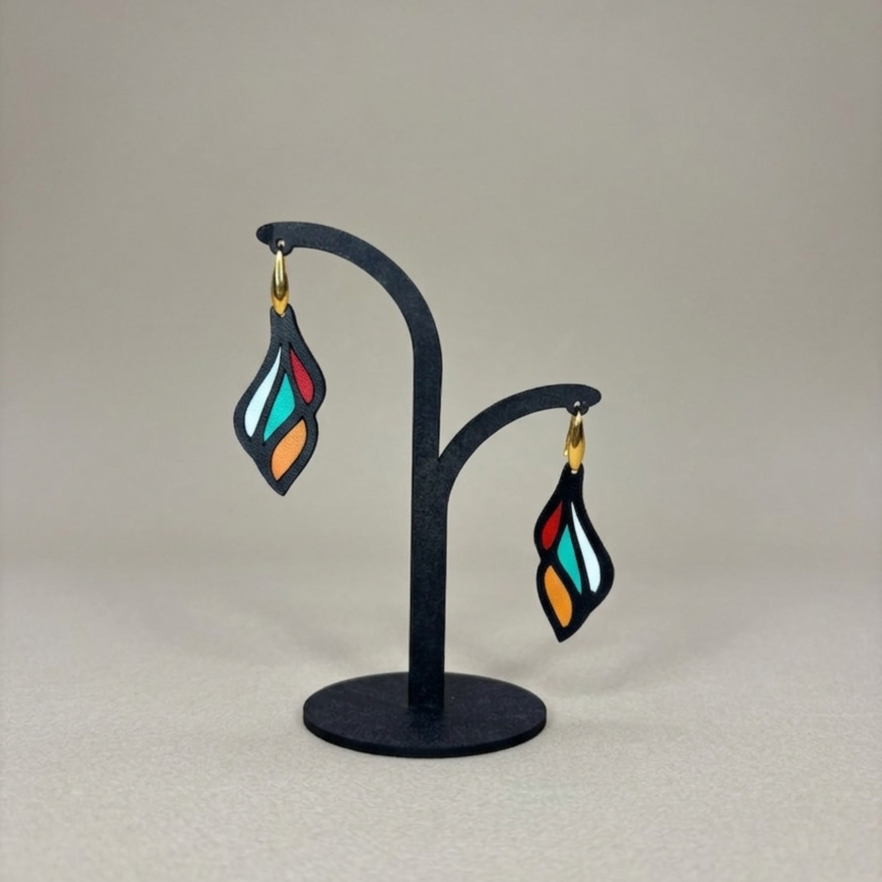 Boucles d'oreilles cuir graphiques multicolores – Frida – Image 3