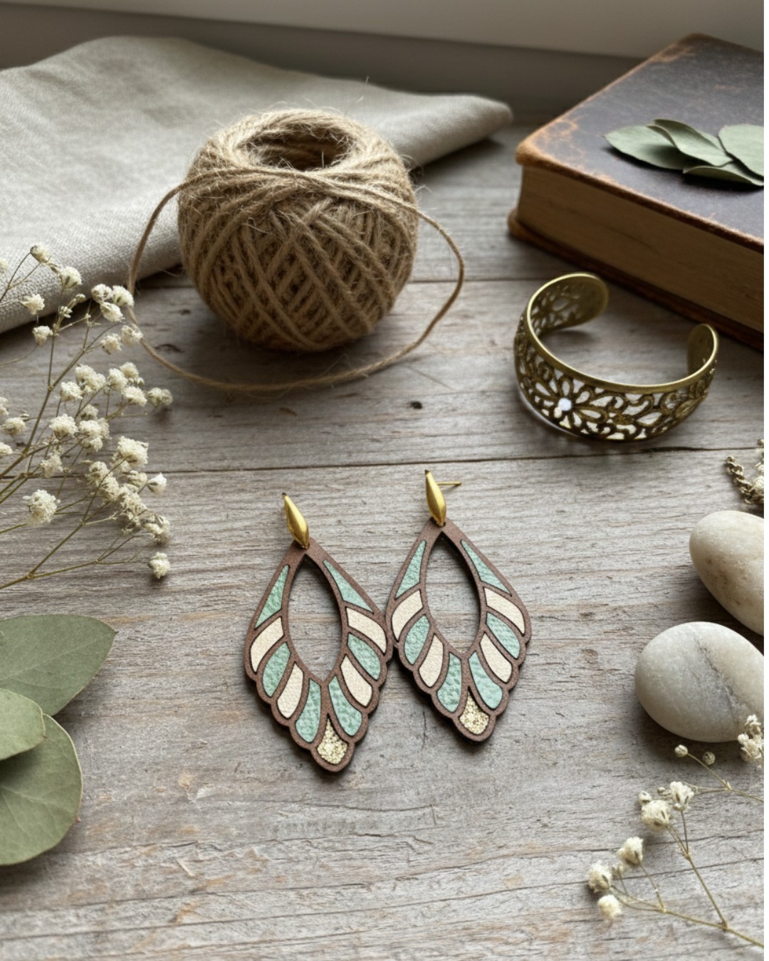 Boucles d'oreilles cuir vert d'eau, crème et caramel – Adèle – Image 3