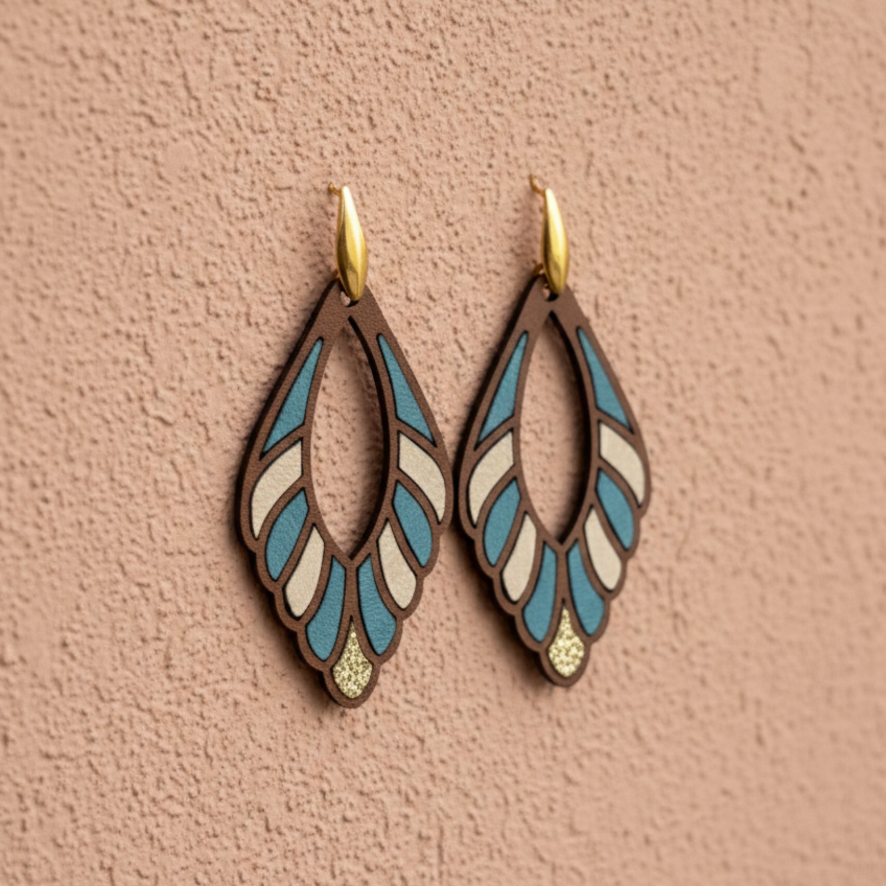 Boucles d'oreilles cuir vert d'eau, crème et caramel – Adèle – Image 4