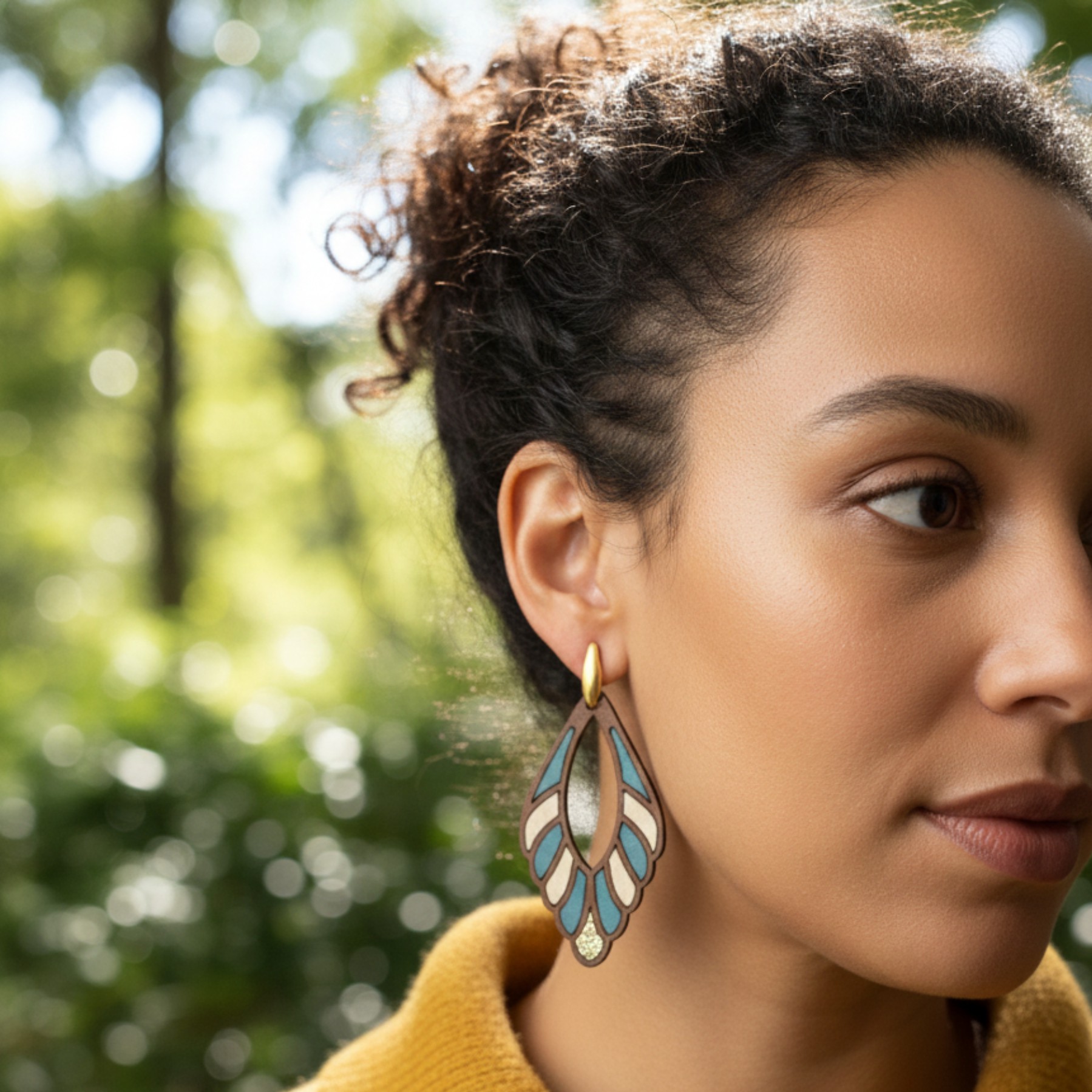 Boucles d'oreilles cuir vert d'eau, crème et caramel – Adèle – Image 5