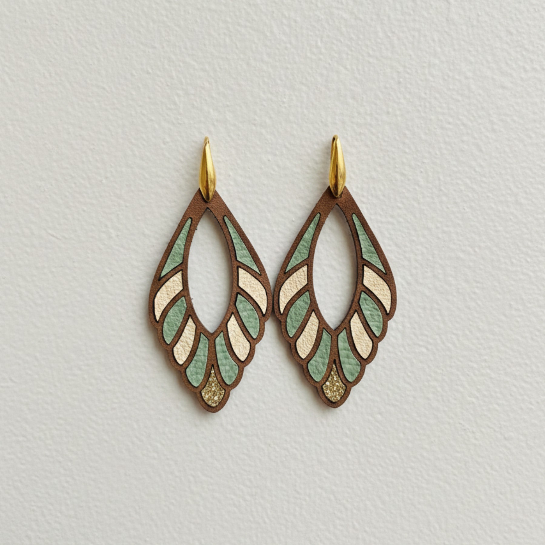 Boucles d'oreilles cuir vert d'eau, crème et caramel – Adèle – Image 7