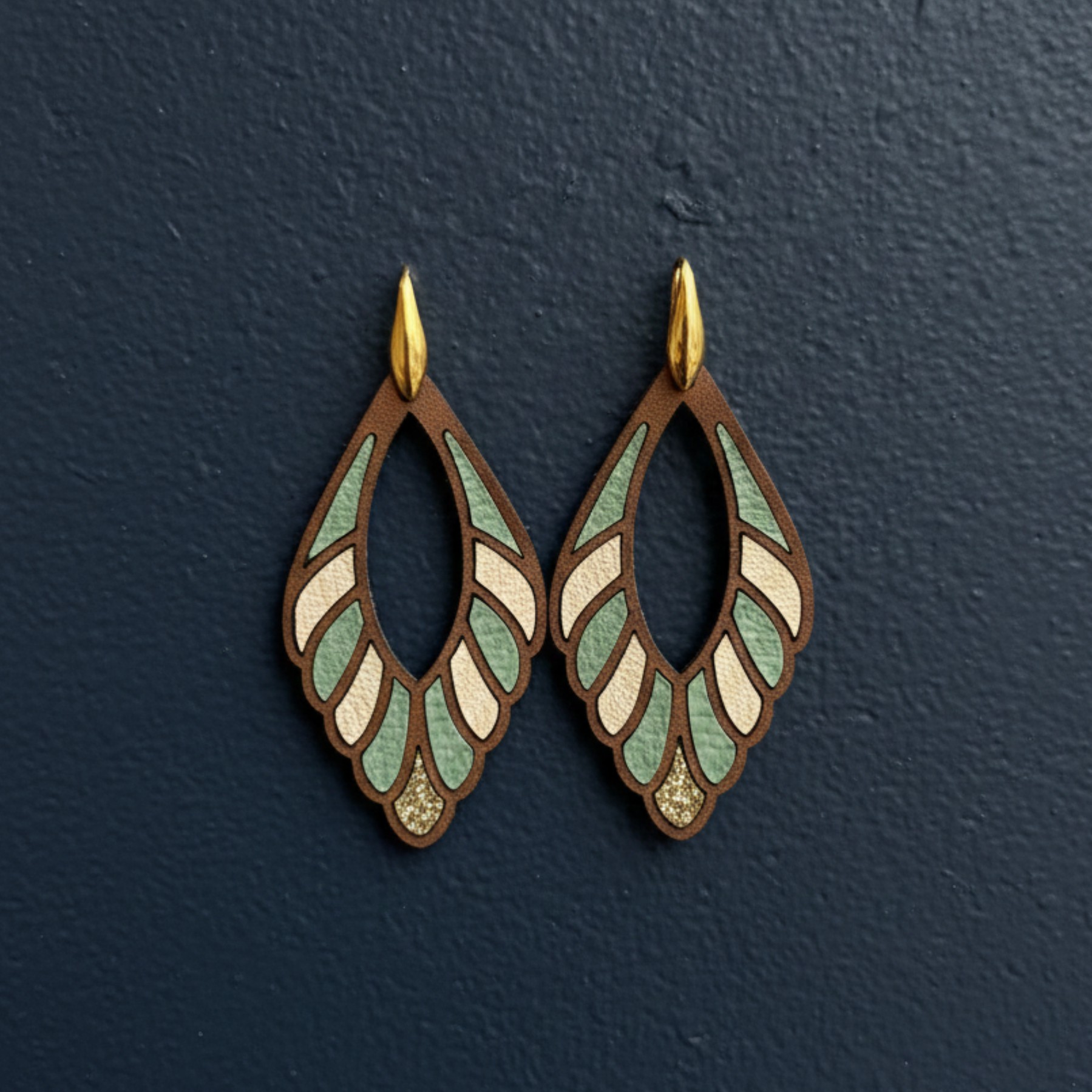 Boucles d'oreilles cuir vert d'eau, crème et caramel – Adèle – Image 10