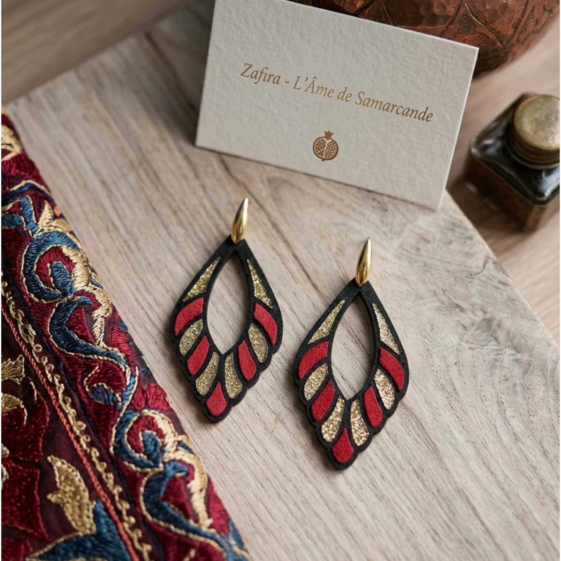 Boucles d'oreilles cuir rouge carmin et or pailleté – Zafira – Image 3