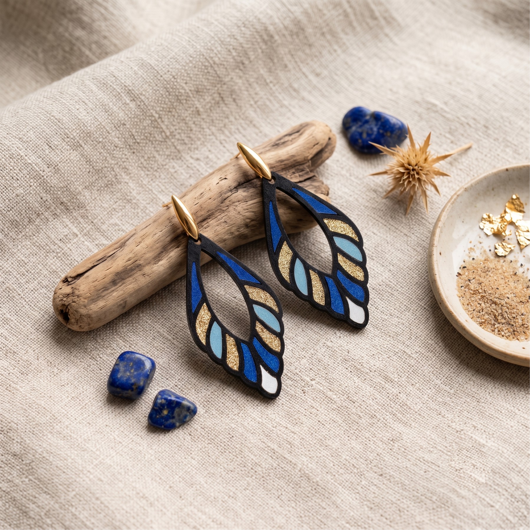Boucles d'oreilles cuir pendantes bleu et or – Dounia – Image 3
