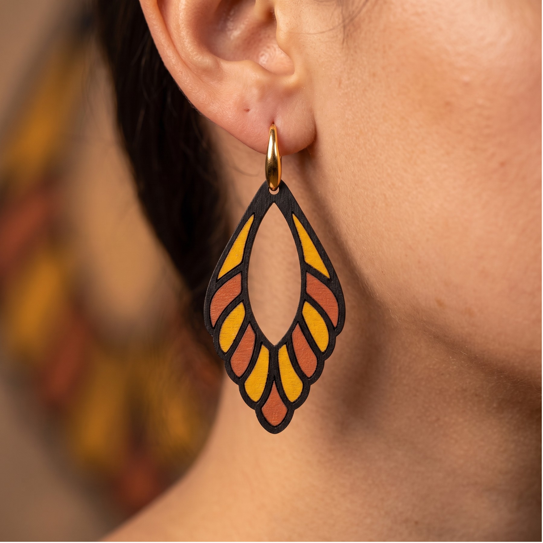 Boucles d'oreilles cuir terracotta et ocre flamboyant – Maruku, Terre Rouge d'Uluru – Image 4