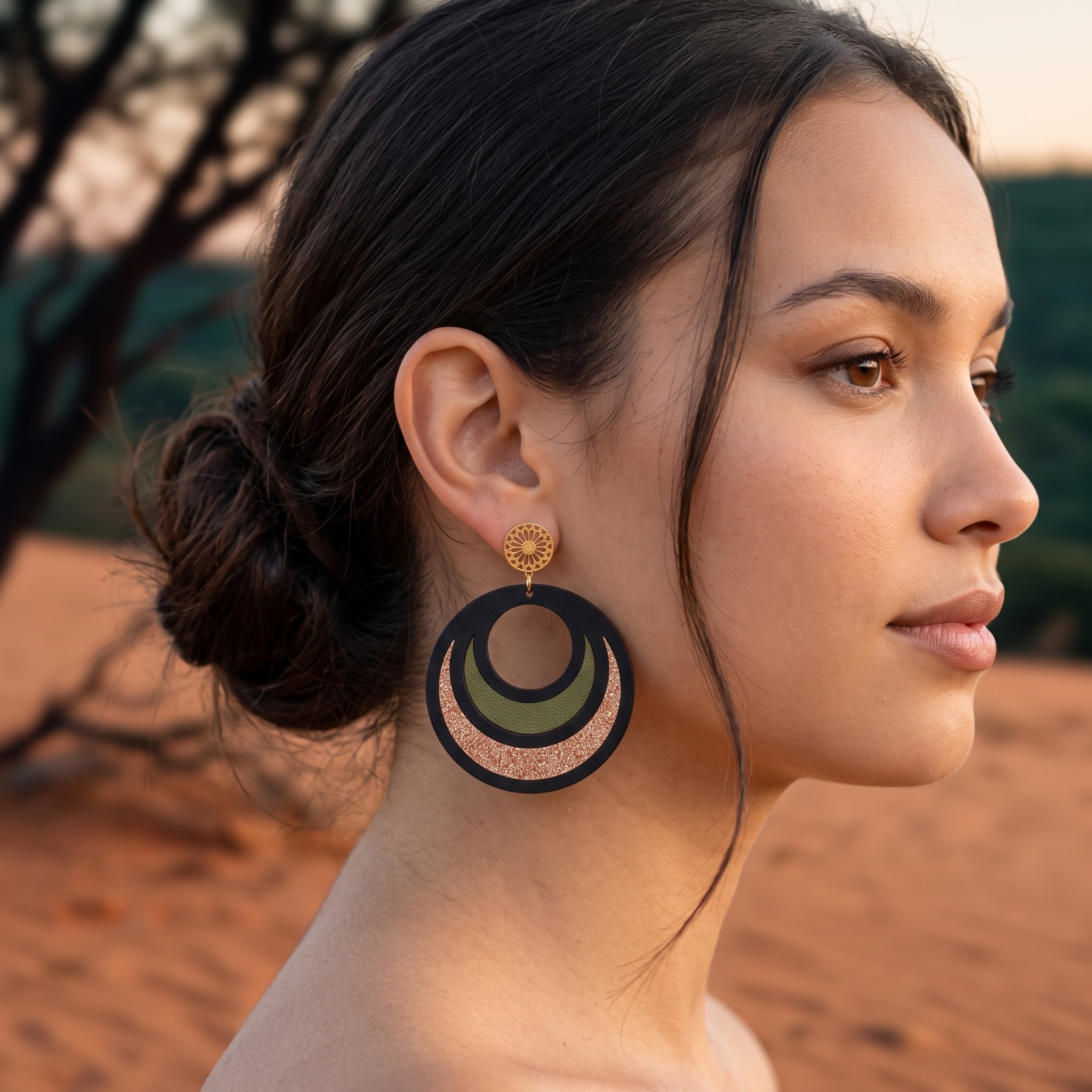 boucles d'oreilles cuir noir vert Naledi avec clou rosace dore acier inoxydable